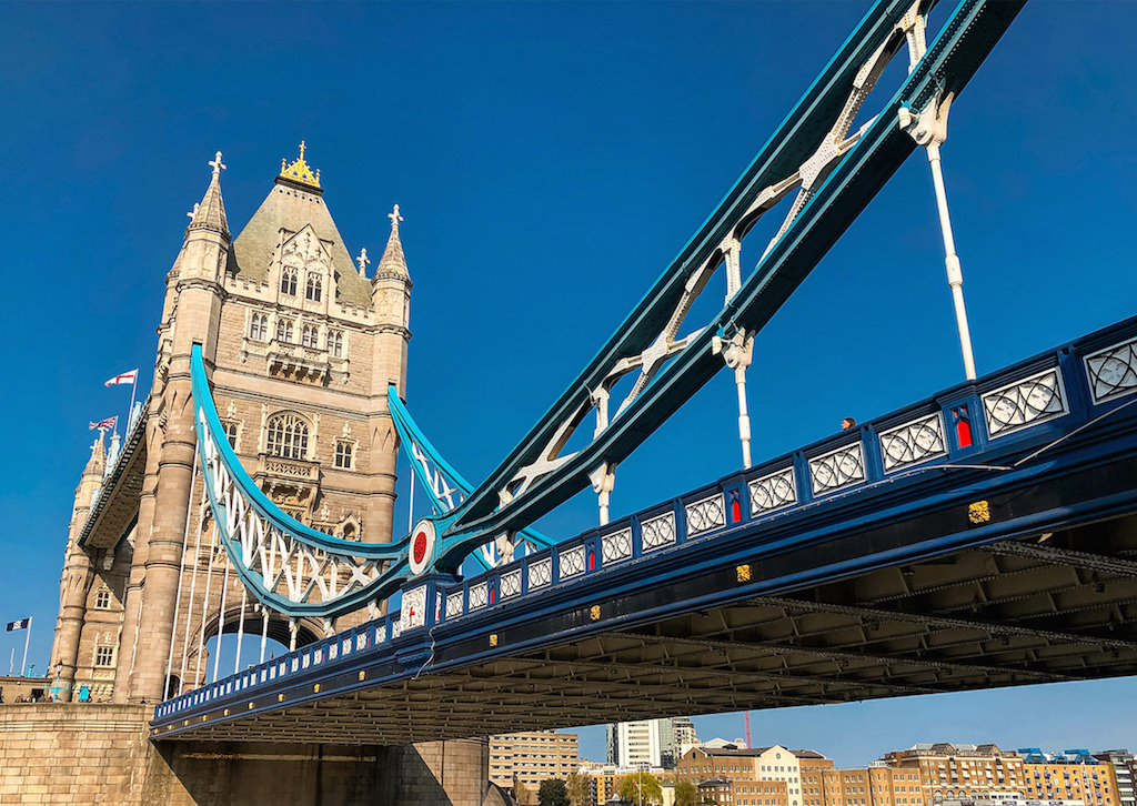 TowerBridge_WithoutPerspectiveCorrection TowerBridge_WithoutPerspectiveCorrection